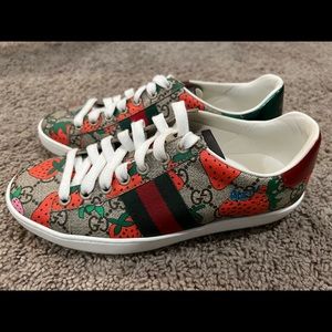 Gucci
New Ace Leather Sneakers With Web Detail